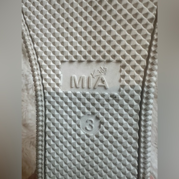 Kids size 3 sandals - Picture 3 of 3